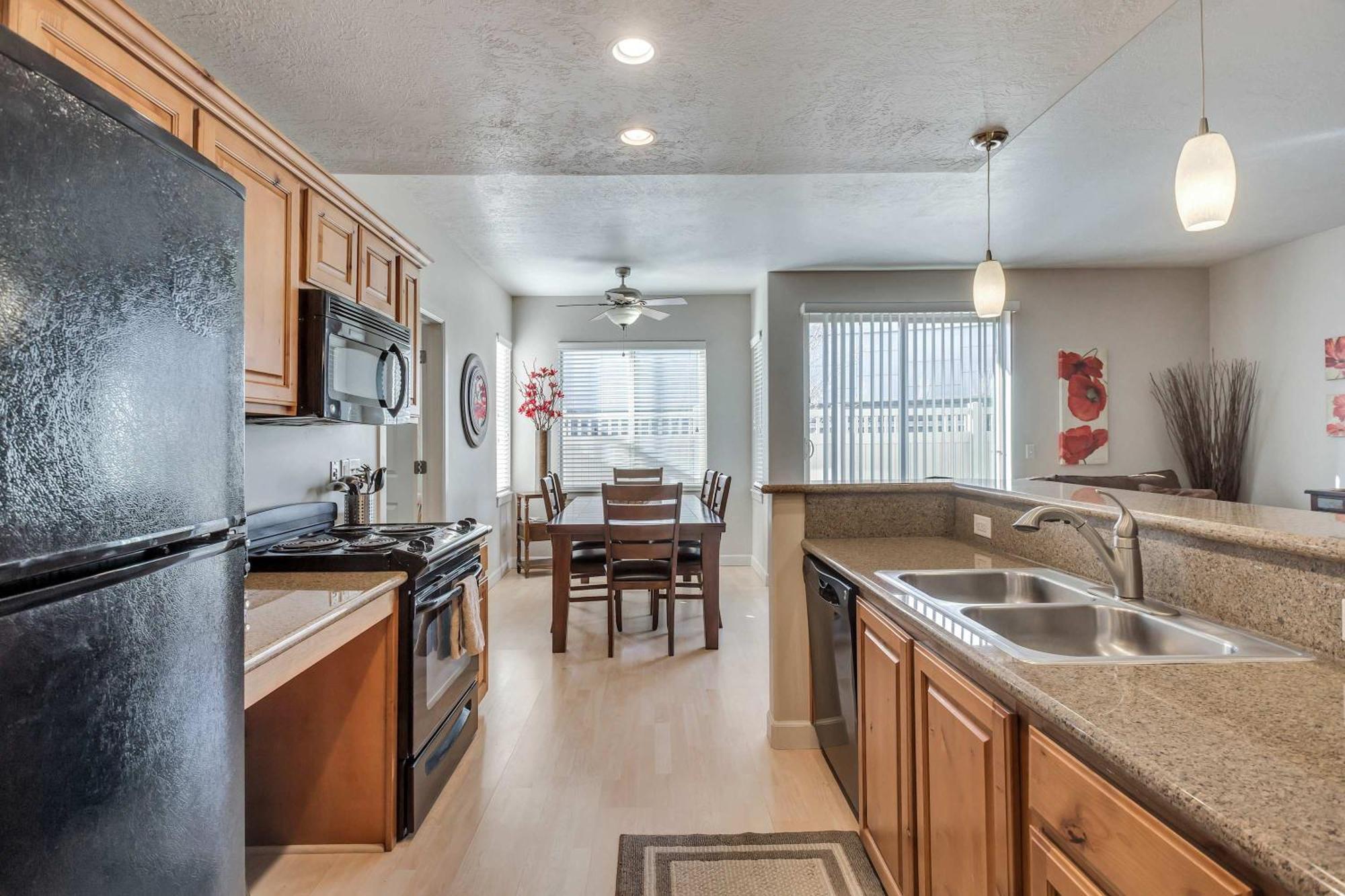 Downtown Condo Near Convention Center ソルトレイクシティ エクステリア 写真