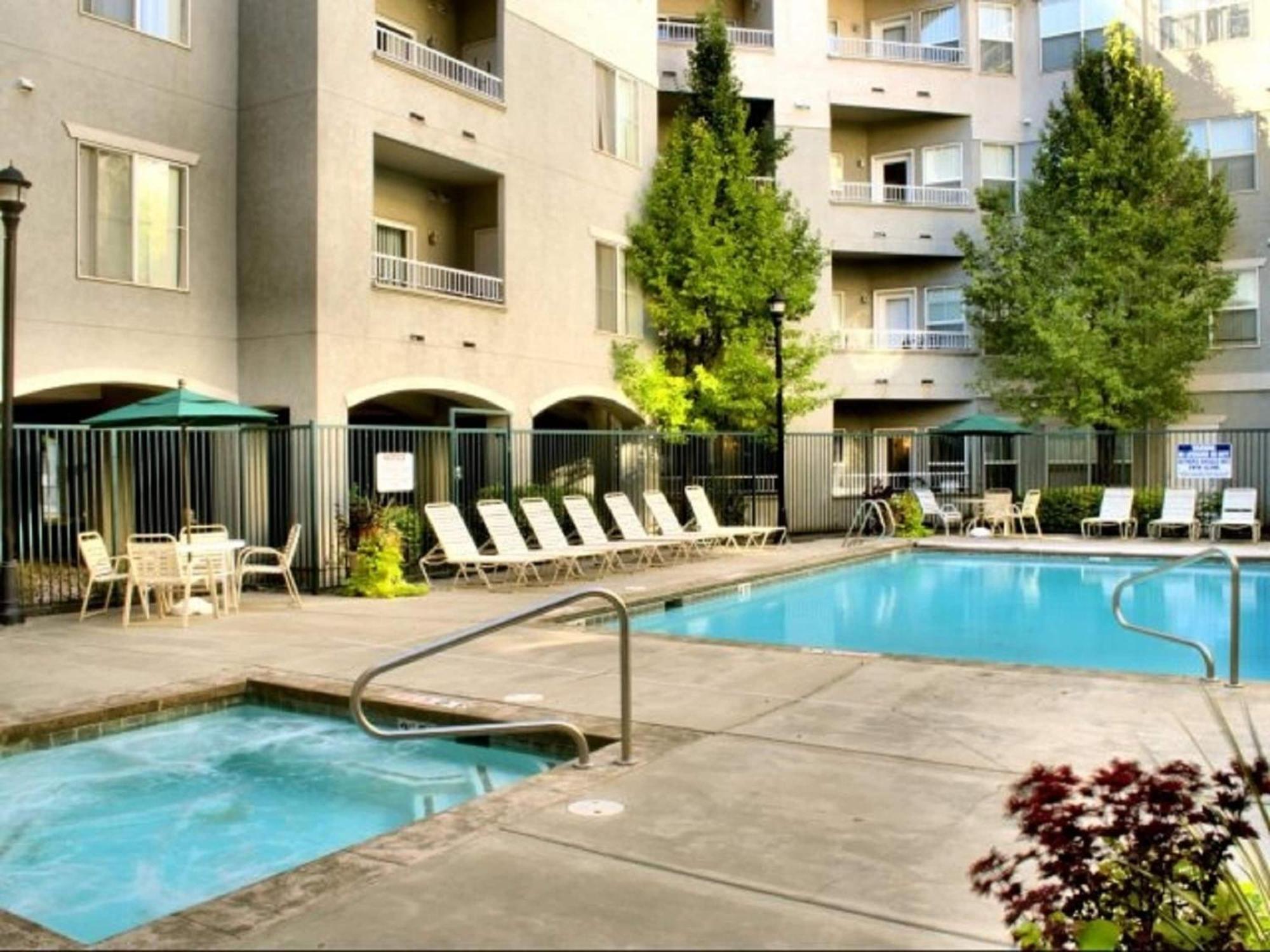 Downtown Condo Near Convention Center ソルトレイクシティ エクステリア 写真